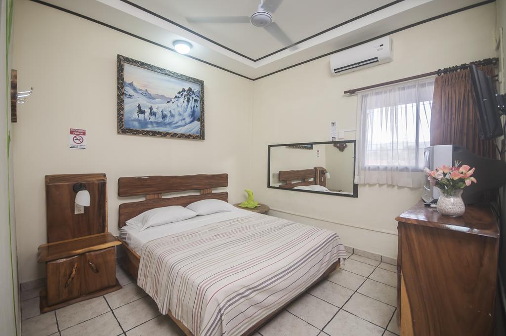 Cadillac Rock Beach Hotel Jacó Стая снимка