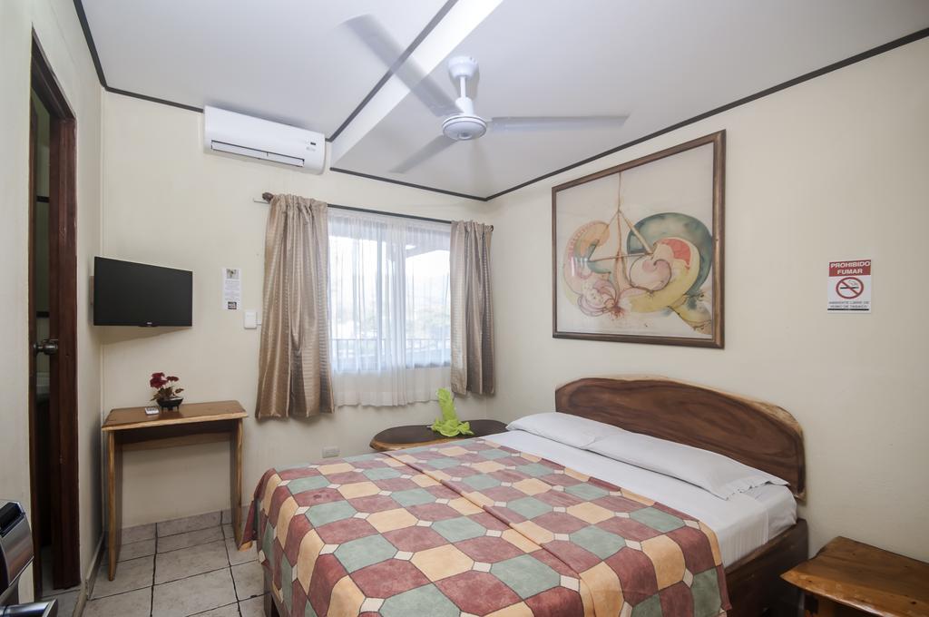Cadillac Rock Beach Hotel Jacó Стая снимка